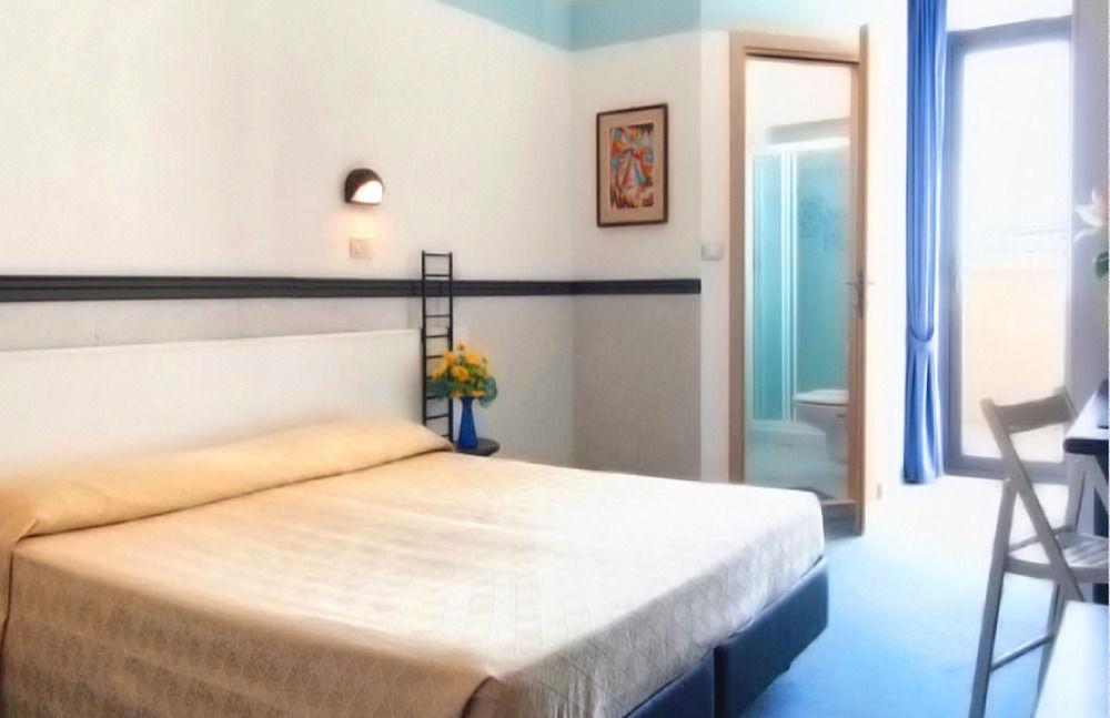 Hotel Acropolis カットーリカ エクステリア 写真