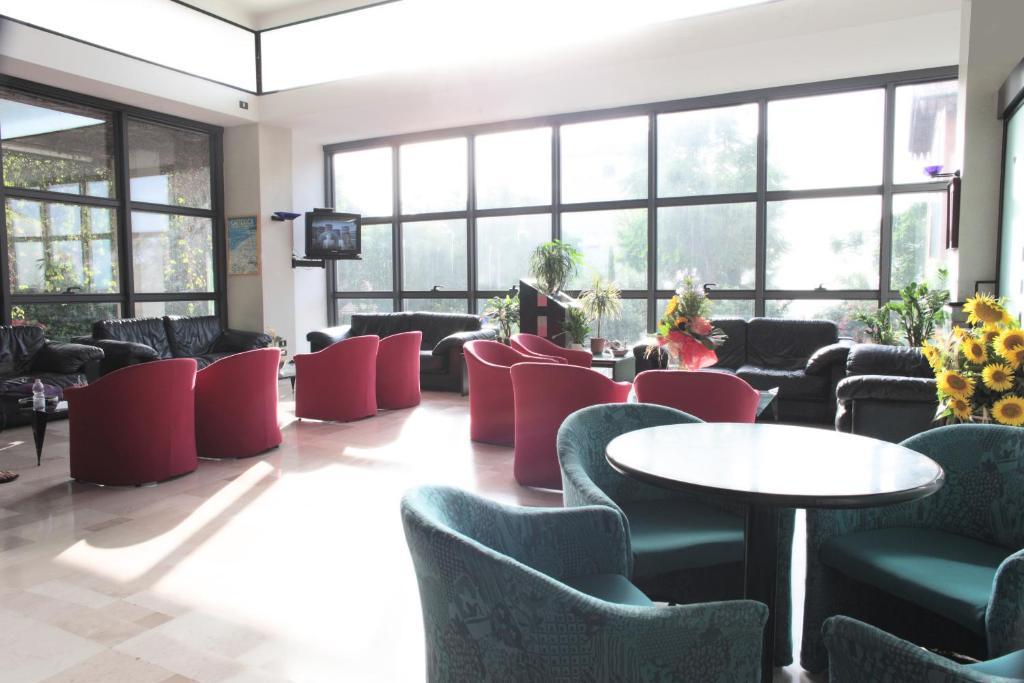 Hotel Acropolis カットーリカ エクステリア 写真