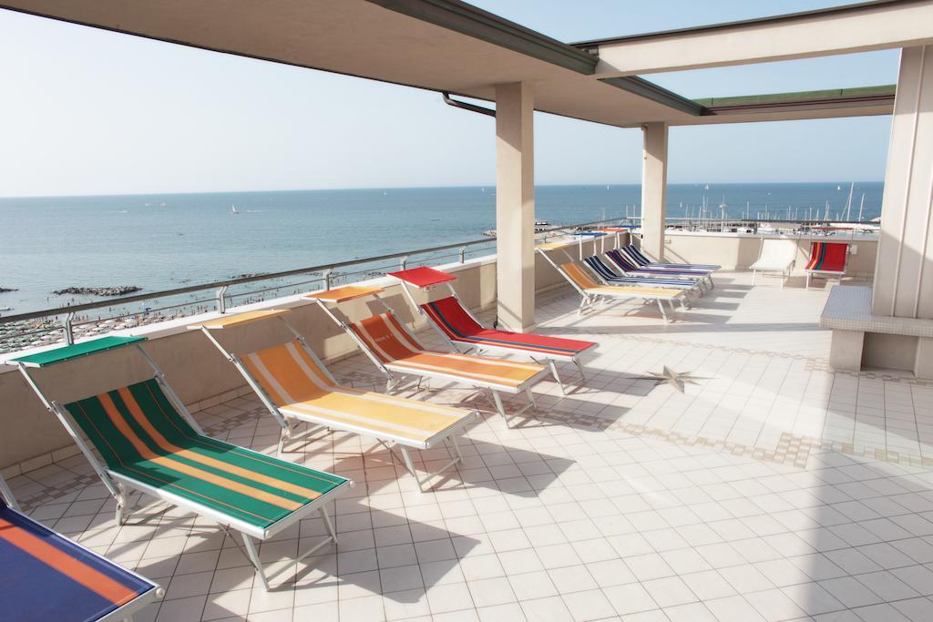 Hotel Acropolis カットーリカ エクステリア 写真